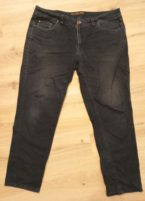 Czarne spodnie jeansowe marki Tailor & Son.