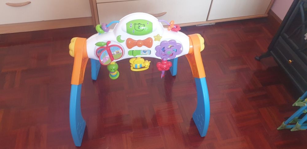 Ginasio para bebe/mesa