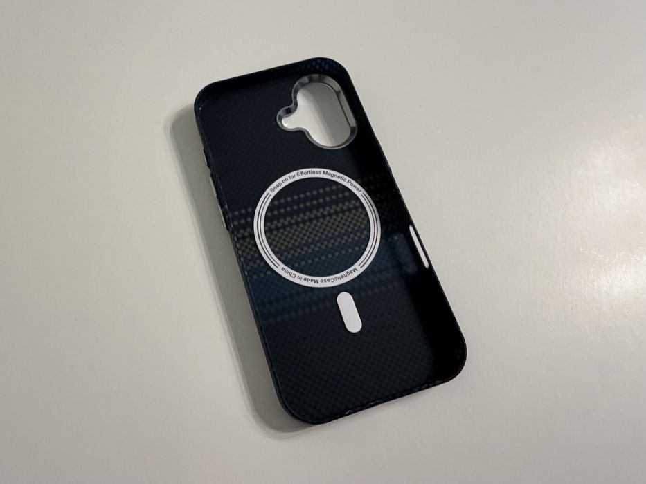Чохол iPhone 17 MagSafe чорний карбоновий принт