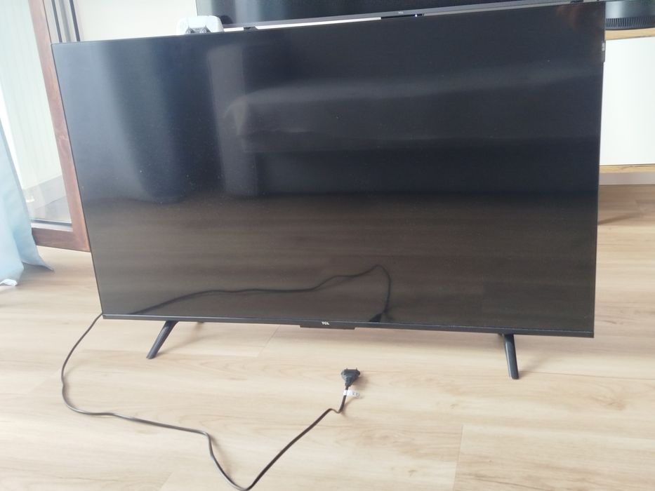 Telewizor TCL 43P7K / 43P7KX1, seria P7, przekątna ekranu 43 cale.