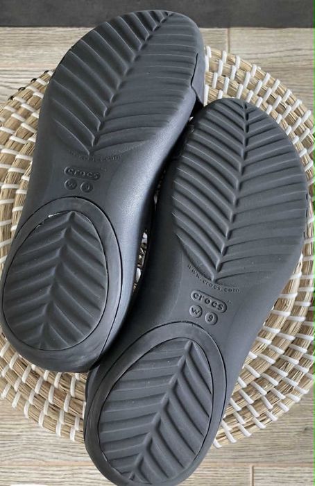 Crocs sandały Serena Metallic Bar Gold/Black W9 39/40