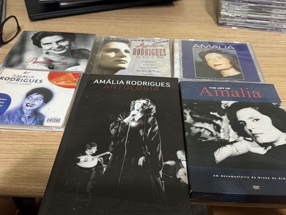 DISCOS DE VINIL E CDS DA COLEÇAO DE AMÁLIA RODRIGUES