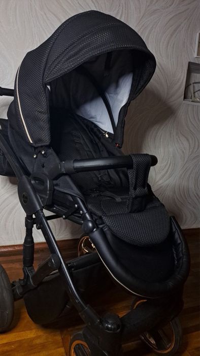 Продаю коляску Junama