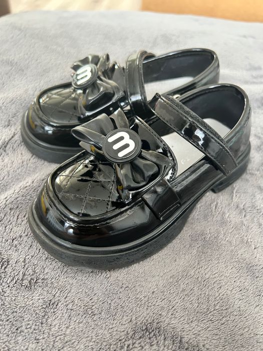 Туфлі дитячі лакові.