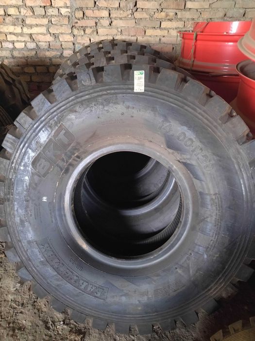 Шина сільськогосподарська  14,00-R20 22 сл 164160 J SR 33 BKT