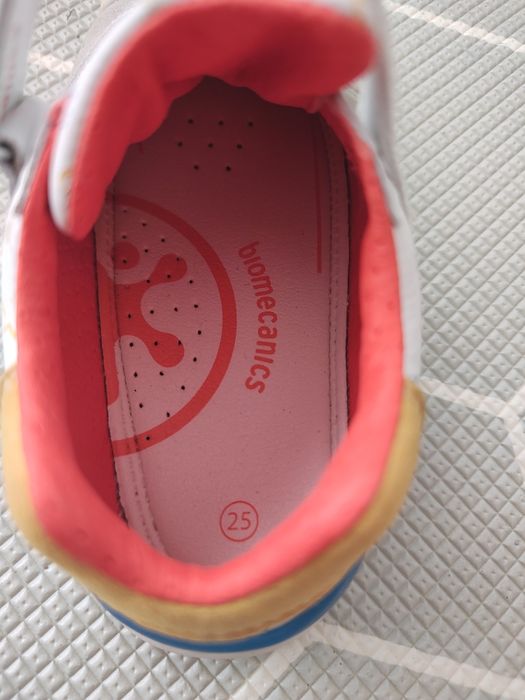 Buty dziecięce Biomecanics rozm 25, 16cm