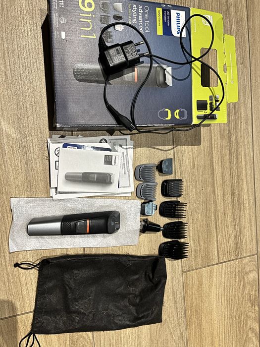 Тример Philips Multigroom Series 5000 9-в-1 з насадками