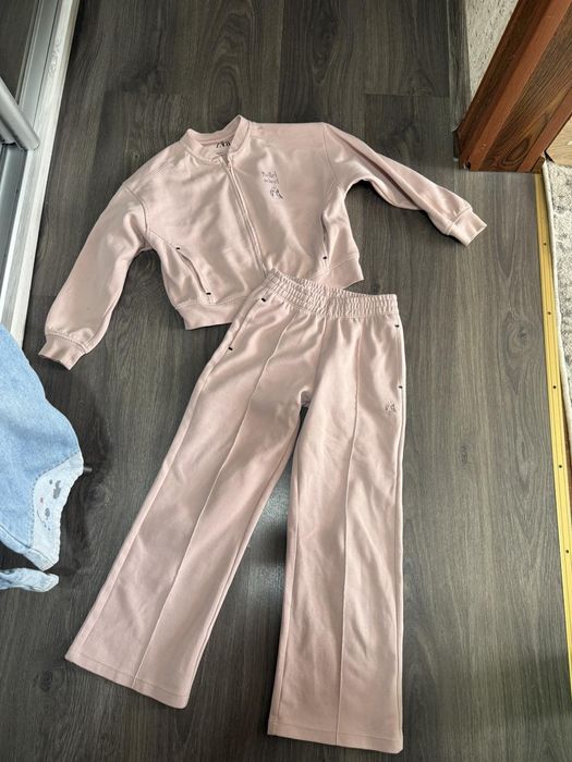 Костюм на дівчинку фірми. Zara
