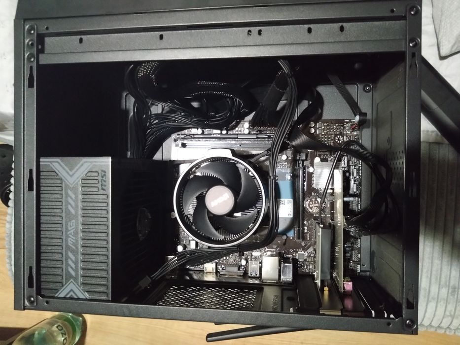 Komputer PC stacjonarny AMD Radeon ryzen 5 16 GB ram