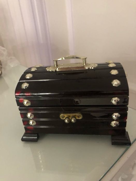 Szkatułka na biżuterię z pozytywką