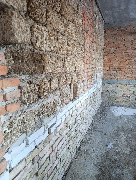ПРОДАЖ: Капітальний цегляний будинок із ракушняком та цоколем-бомбосховищем
​Адреса: Київська обл., Обухівський р-н (Богуславська ТГ), с. Хохітва, вул