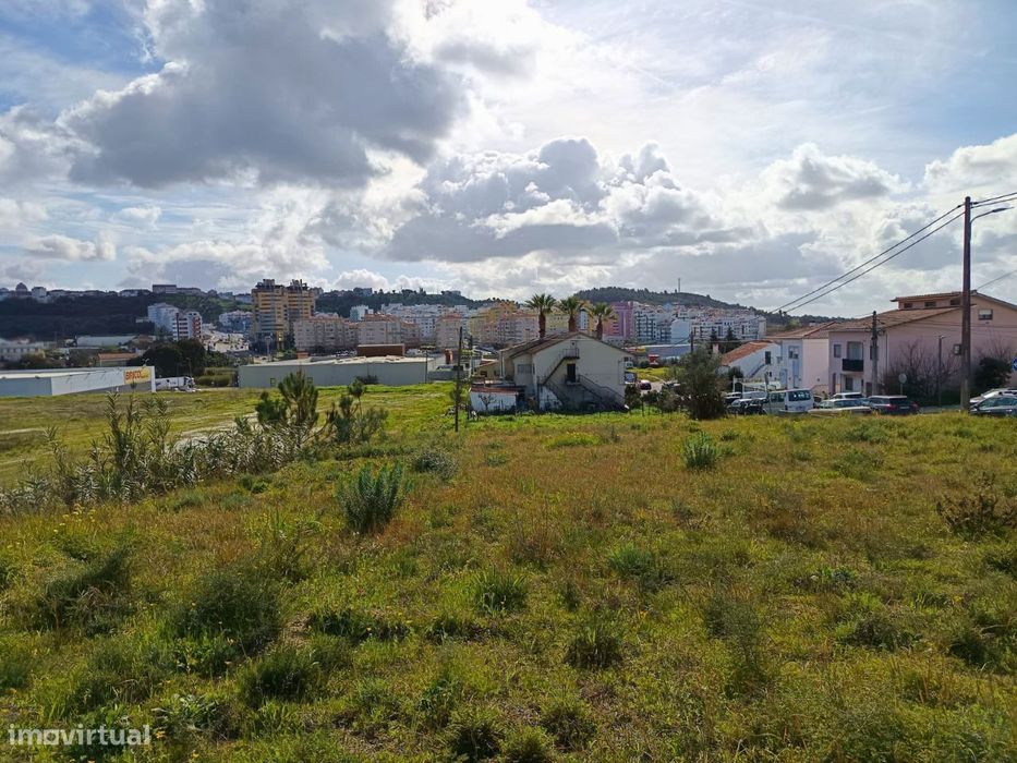Lote de Terreno para Construção de Moradia Térrea — União de Freguesias da cidade de Santarém, Santarém