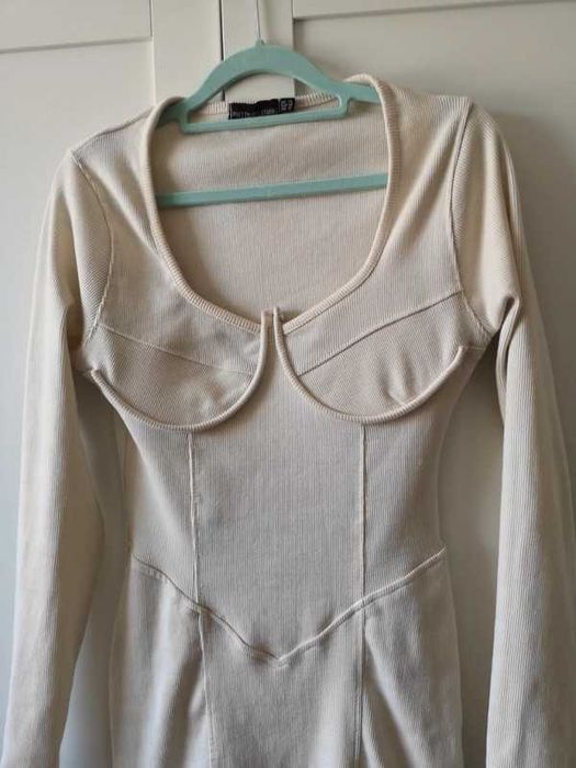 PrettyLittleThing sukienka kremowa gorsetowy biust UK 14 / 42