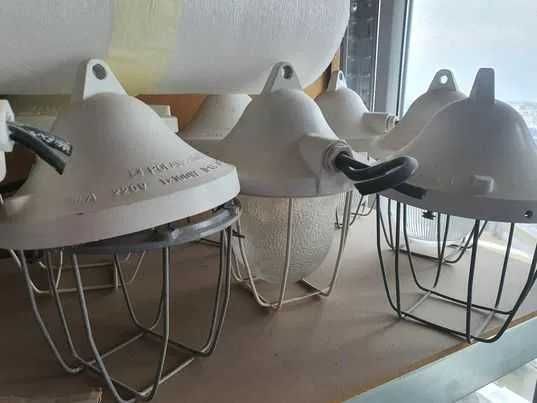 Stara  lampa  piwniczna