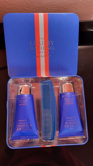 Conjunto novo Luxury Bathing- shampoo + gel duche + pente
