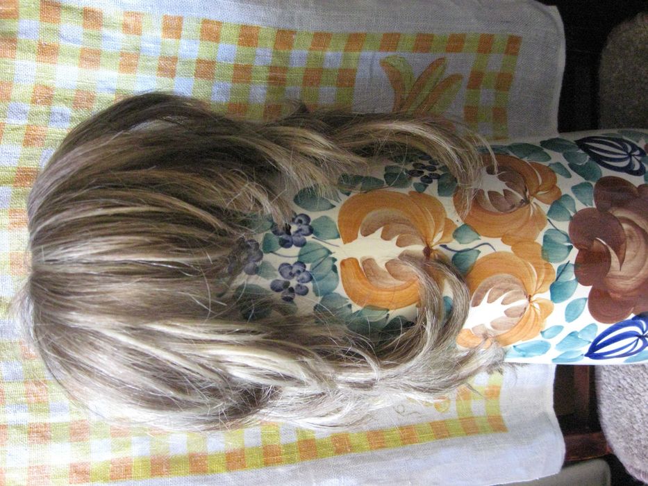 Sprzedam długą perukę damską blond, dł. 30cm