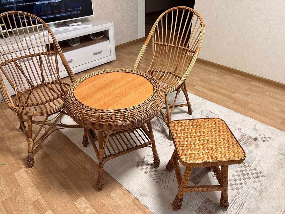 Плетений стіл