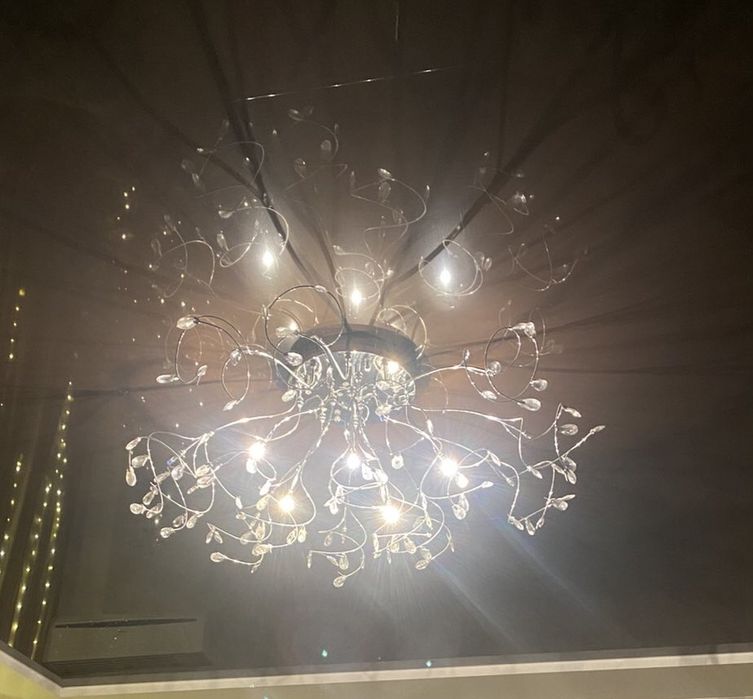 Продам люстру на стелю.