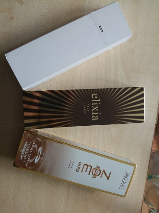 Sprzedam zestaw trzech mini perfum.