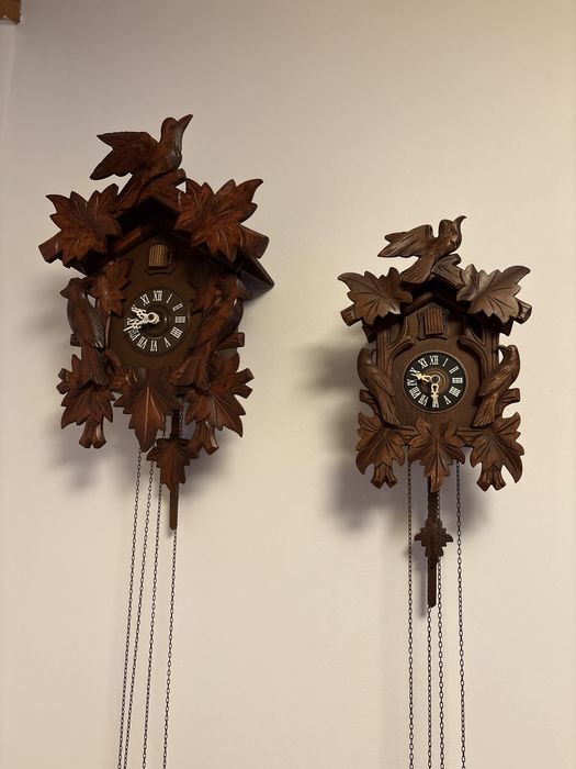 Vendo 2 relógios cuco em caixa de madeira