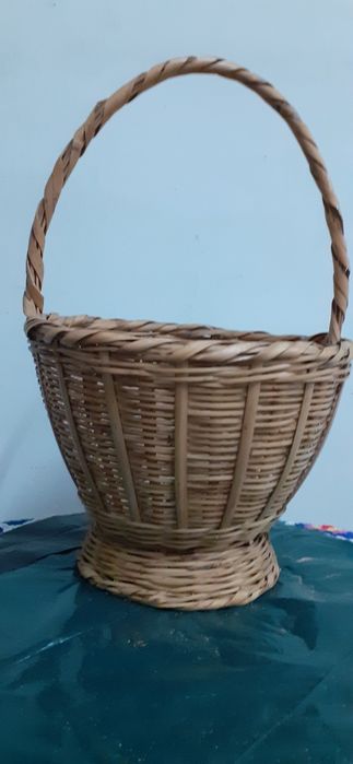 Cesto feito de cana, artesanato típico do Algarve