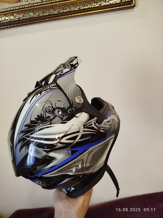 Шолом розмір L б /у в хорошому стані мото кросс без окуляр