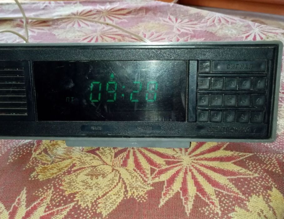 Электронные настольные часы " Электроника 7-21-01"