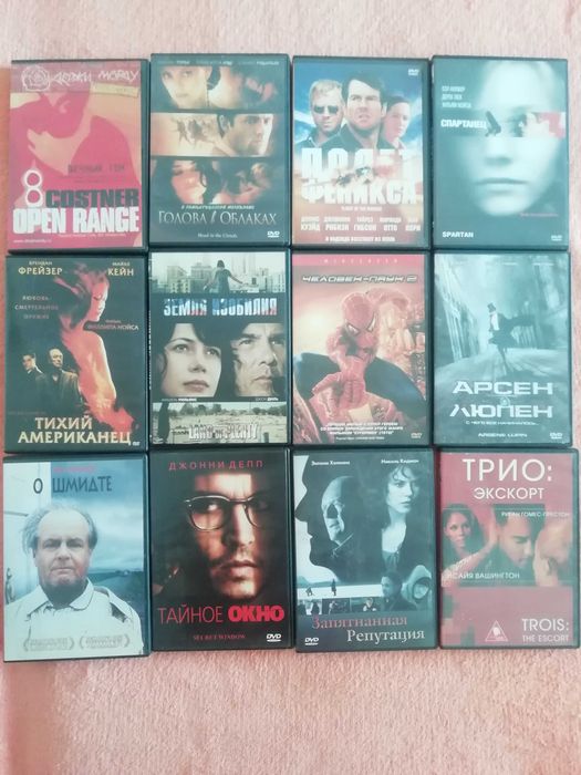 DVD диски з фільмами.