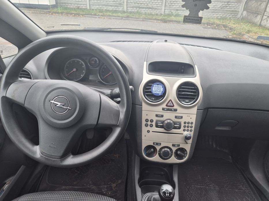 Opel corsa D 2010 rok 5drzwi