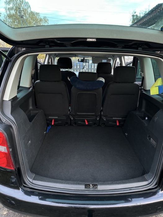 Продам Volkswagen Touran 1.6 FSI