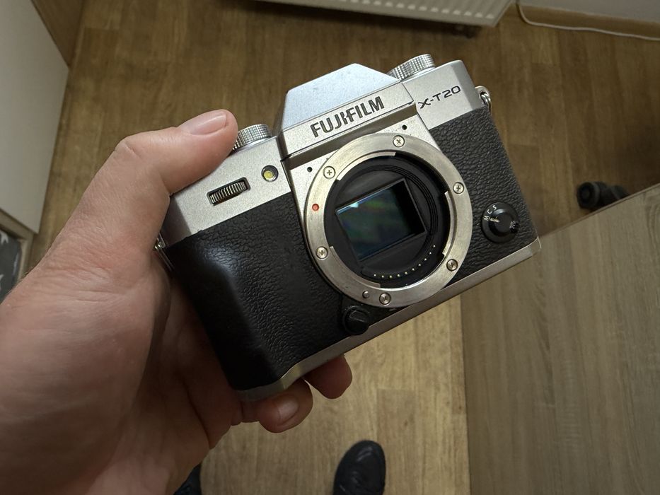 Продам фотоапарат Fujifilm X-T20