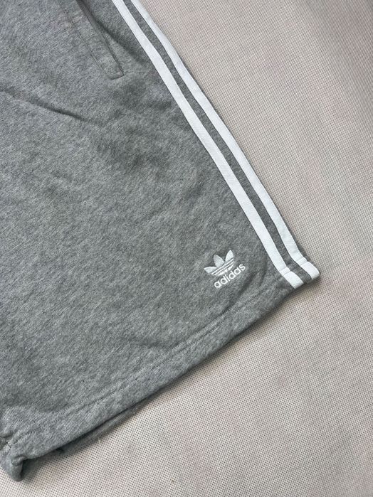 Baggy Spodenki Adidas Small Logo Paski