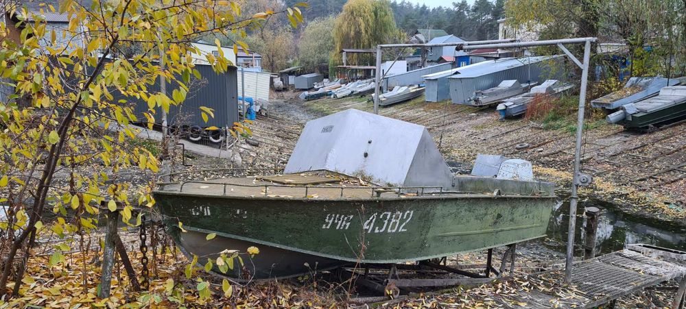 Лодочный причал 1 Човен і місце під човен