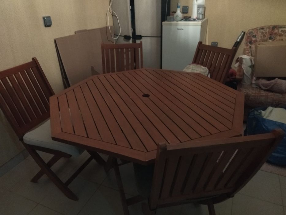 Mesa e cadeiras de exterior