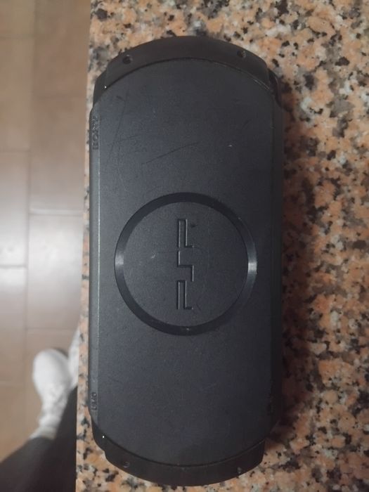 PSP E-1004 com capa e cartão de memória