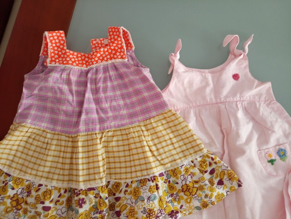 2 vestidos de menina Petit patapon - 12/18 m   88 cm			Como novos!