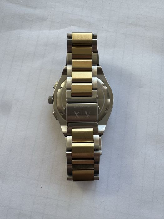 Часи Armani Exchange