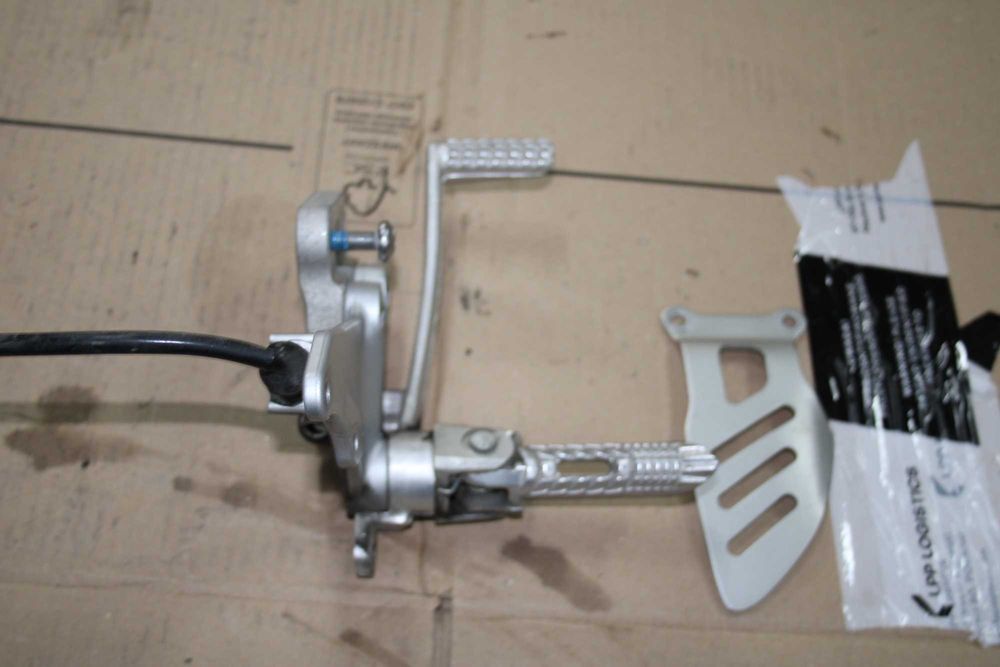 Set Prawy Podnóżek Dźwignia Hamulca Suzuki GSXR 750 K6 K7 06-07, 600