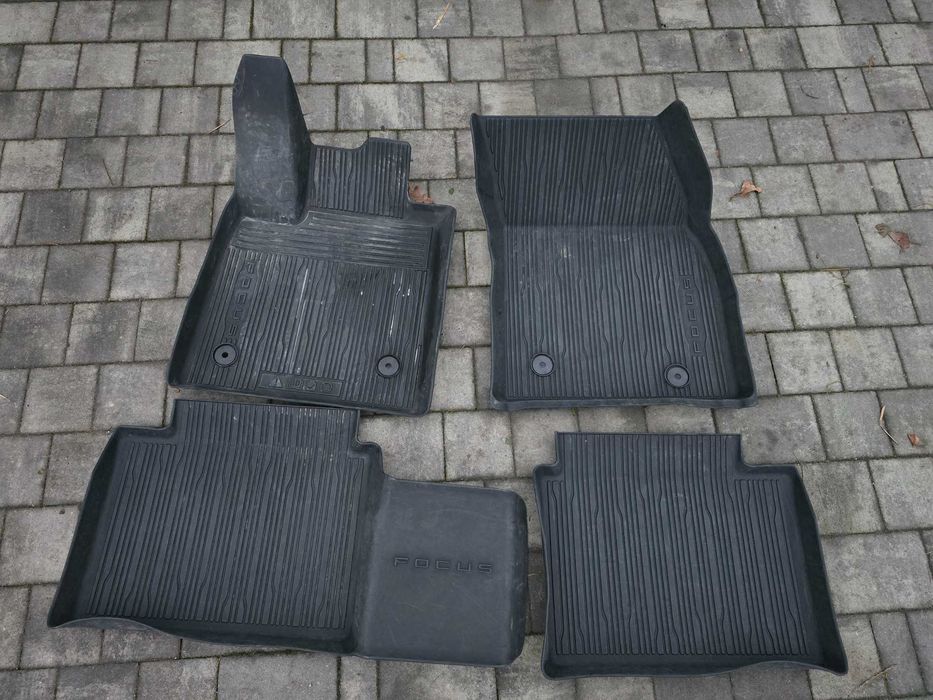 Oryginalne gumowe dywaniki Ford Focus mk4