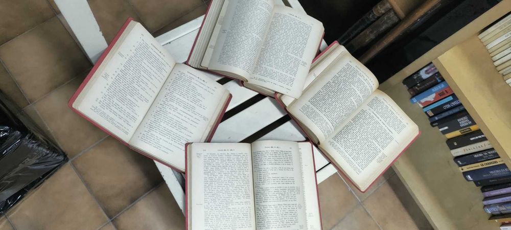 Bíblia Sagrada Antigo e Novo Testamento - edição de 4 volumes