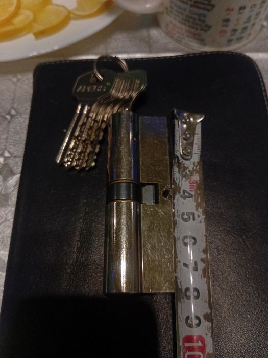 Продам сердцевину в замок Apecs оригинал 80мм.