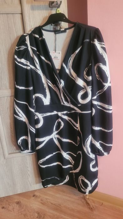 Sukienka damska idealna ładna nowa z metką  L reserved