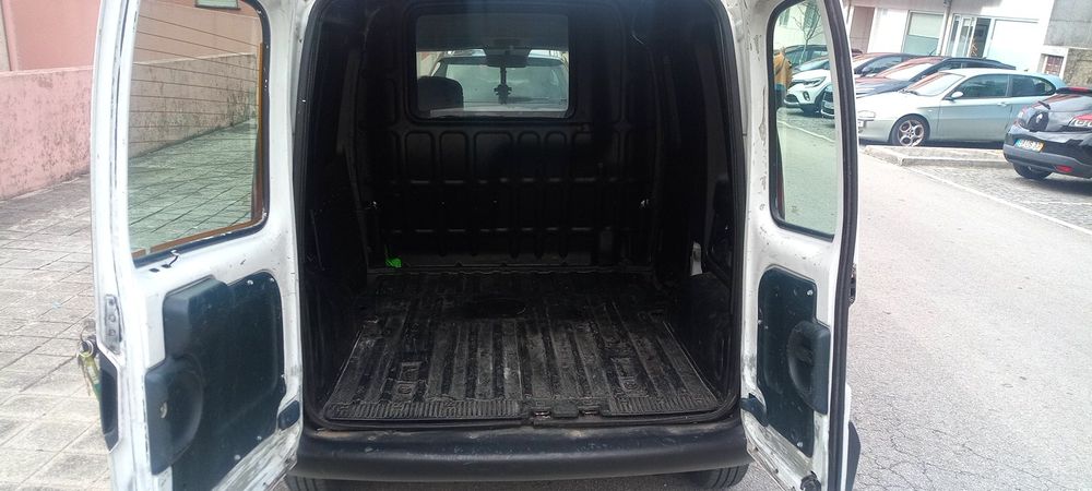 Precisa de uma carrinha para fazer pequenos fretes? Eu resolvo!
