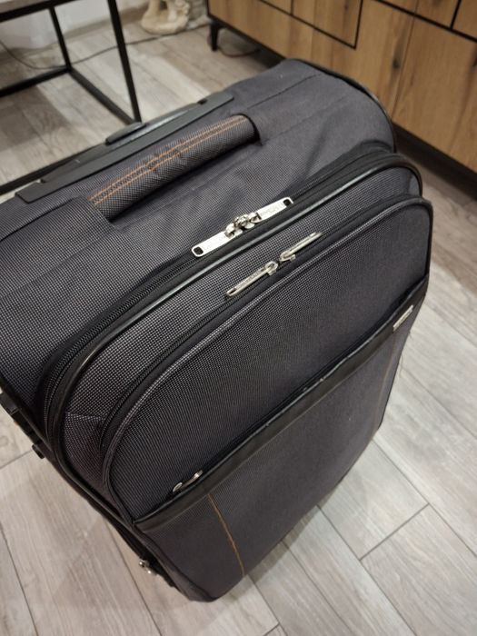 Pojemna walizka podróżna