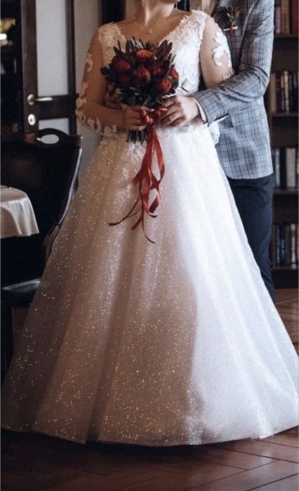 Весільна сукня.