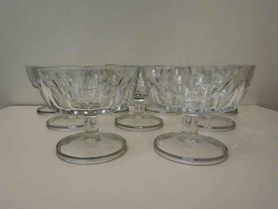Conjunto de 9 taças de sobremesa em vidro