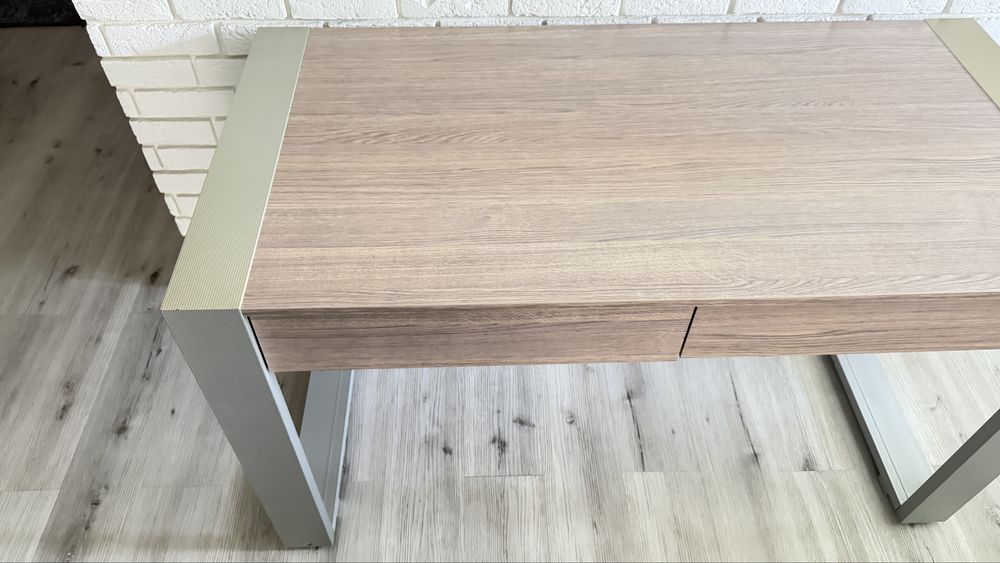 Biurko VOX Modern 140 × 70 cm – 2 szuflady – bardzo dobry stan