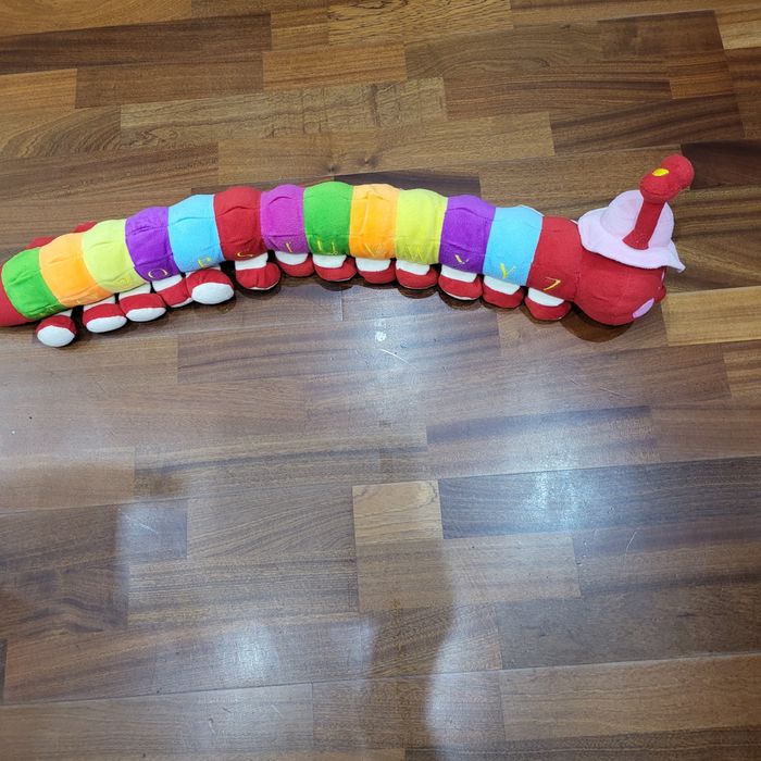 Maskotka Gąsiennica stonoga z alfabetem 90 cm