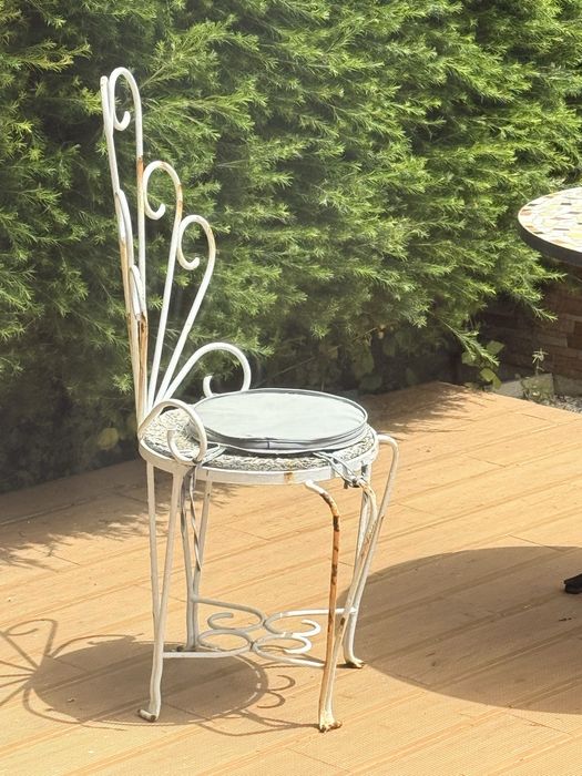 Mesa de jardim e cadeiras (para restauro)