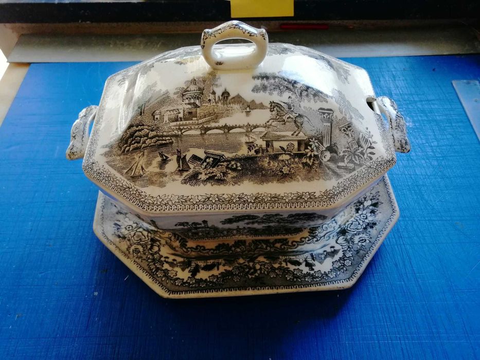 Terrina e travessa Real Fábrica Sacavém motivo Estátua em preto